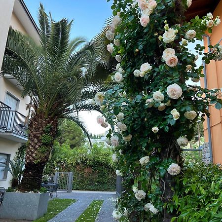 Villa Phoenix - Lake Apartments Riva del Garda Exteriér fotografie