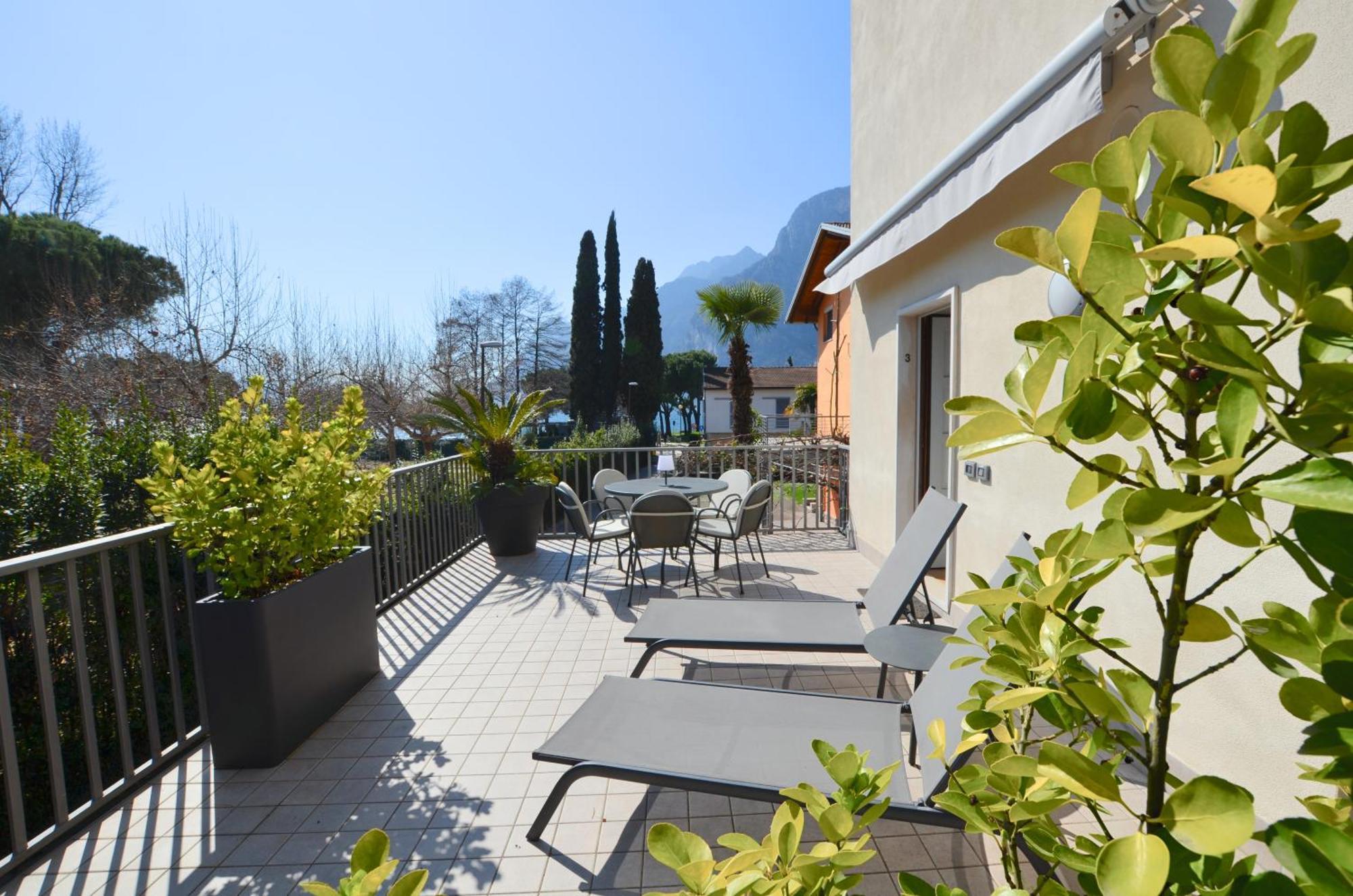 Villa Phoenix - Lake Apartments Riva del Garda Pokoj fotografie